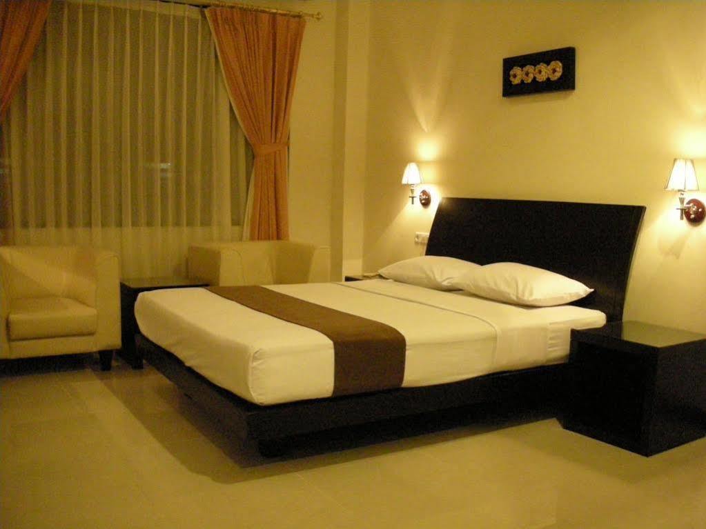 Grand Kecubung Hotel Pangkalanbuun Exterior foto