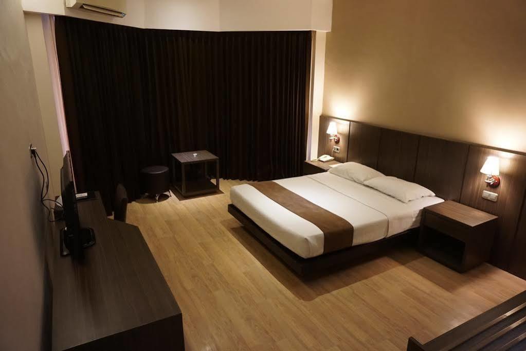 Grand Kecubung Hotel Pangkalanbuun Exterior foto
